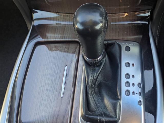 シーマ ハイブリッド　ＶＩＰ　Ｇ　サンルーフ　黒本革パワーシート　シートベンチレーション　メーカーナビ　ＴＶ　Ｂカメラ　ＥＴＣ　セキュリティ　ＢＯＳＥサラウンドシステム（37枚目）