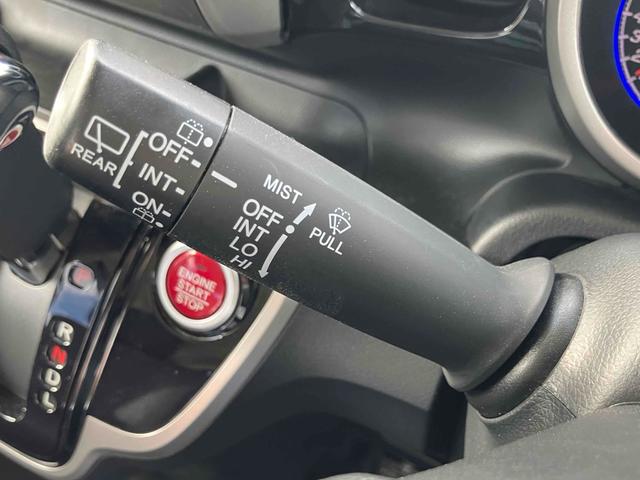 Ｎ－ＢＯＸカスタム Ｇ・Ｌパッケージ　両側スライド・片側電動　オートライト　ＨＩＤ　スマートキー　アイドリングストップ　電動格納ミラー　ベンチシート　ＣＶＴ　ＥＳＣ　チップアップシート　アルミホイール（30枚目）