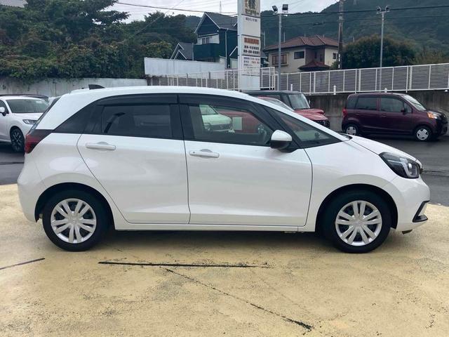 フィット ｅ：ＨＥＶホーム　ドライブレコーダー　ＥＴＣ　バックカメラ　ナビ　ＴＶ　クリアランスソナー　オートクルーズコントロール　レーンアシスト　衝突被害軽減システム　オートライト　ＬＥＤヘッドランプ　スマートキー（6枚目）