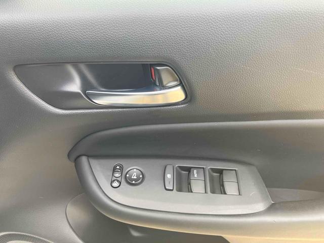 フィット ｅ：ＨＥＶホーム　ドライブレコーダー　ＥＴＣ　バックカメラ　ナビ　ＴＶ　クリアランスソナー　オートクルーズコントロール　レーンアシスト　衝突被害軽減システム　オートライト　ＬＥＤヘッドランプ　スマートキー（19枚目）