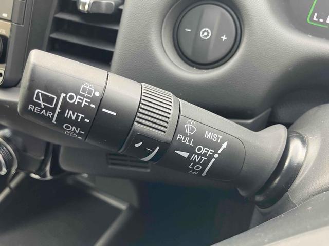 フィット ｅ：ＨＥＶホーム　ドライブレコーダー　ＥＴＣ　バックカメラ　ナビ　ＴＶ　クリアランスソナー　オートクルーズコントロール　レーンアシスト　衝突被害軽減システム　オートライト　ＬＥＤヘッドランプ　スマートキー（27枚目）