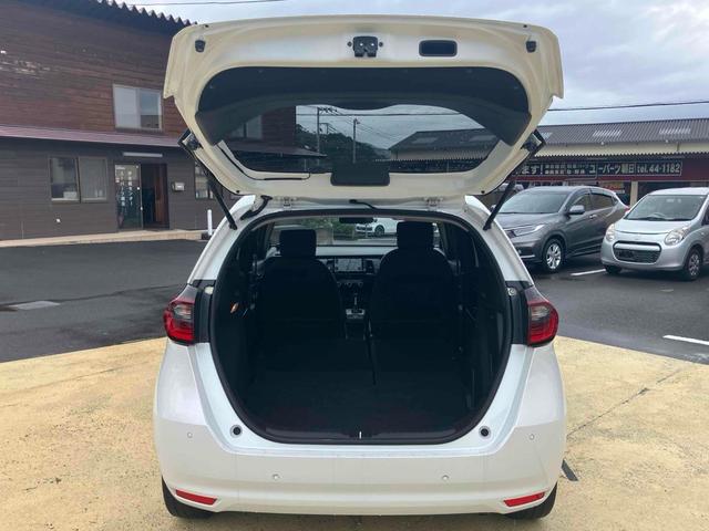 フィット ｅ：ＨＥＶホーム　ドライブレコーダー　ＥＴＣ　バックカメラ　ナビ　ＴＶ　クリアランスソナー　オートクルーズコントロール　レーンアシスト　衝突被害軽減システム　オートライト　ＬＥＤヘッドランプ　スマートキー（63枚目）