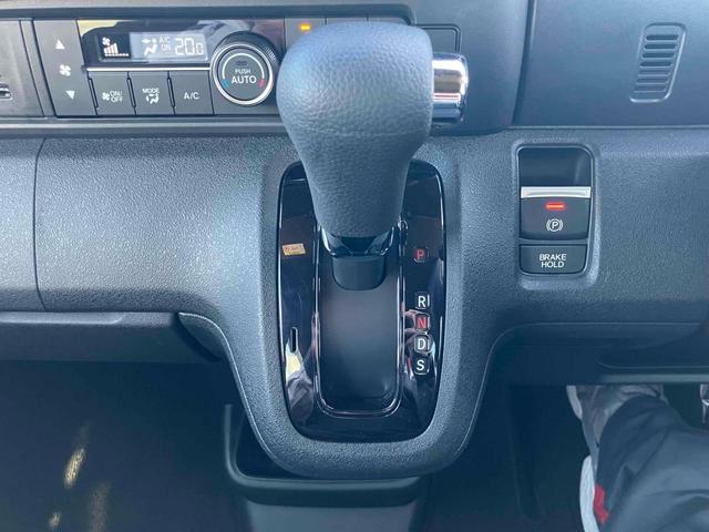 N-BOXカスタム ターボ ナビ TV バックカメラ 両側電動スライドドア クリアランスソナー オートライト スマートキー アイドリングストップ 電動格納ミラー シートヒーター ベンチシート CVT ESC USB(31枚目)