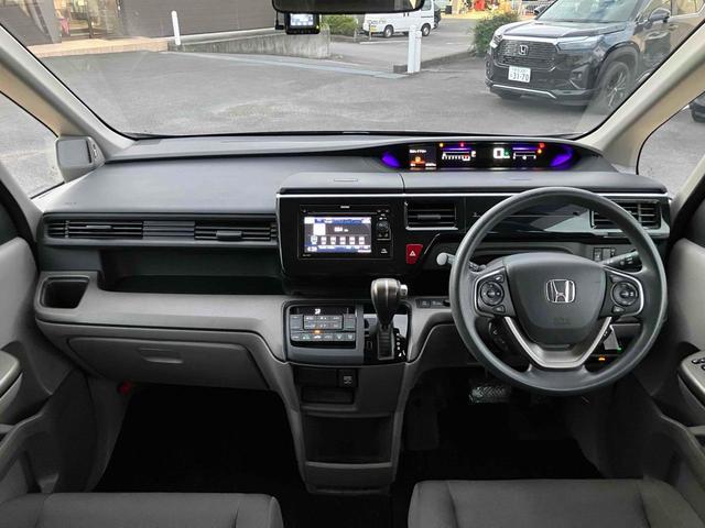 ステップワゴン Ｂ　ホンダセンシング　ターボ　衝突被害軽減システム　ＥＴＣ　オートクルーズコントロール　レーンアシスト　ドライブレコーダー　　両側スライド・片側電動　キーレスエントリー　アイドリングストップ　電動格納ミラー　３列シート（2枚目）