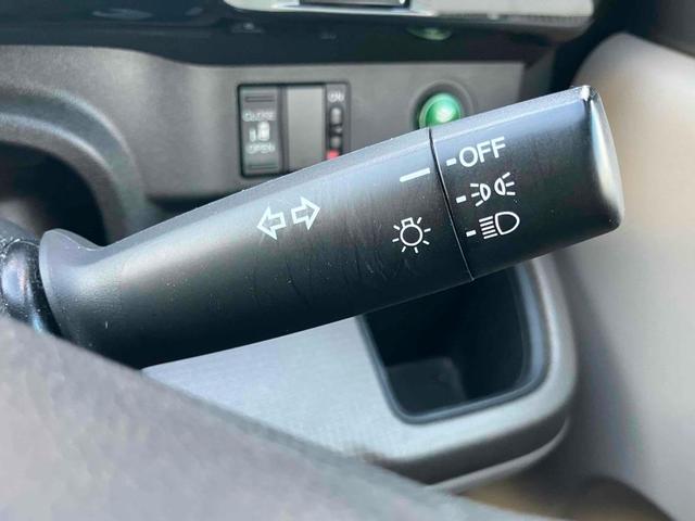 ステップワゴン Ｂ　ホンダセンシング　ターボ　衝突被害軽減システム　ＥＴＣ　オートクルーズコントロール　レーンアシスト　ドライブレコーダー　　両側スライド・片側電動　キーレスエントリー　アイドリングストップ　電動格納ミラー　３列シート（33枚目）