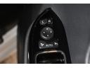 狭い場所も苦になりません。電動格納ドアミラー装備。