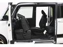 運転席ロングスライドシート!運転席と後席への移動がスムーズにできます。