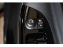 狭い場所も苦になりません。電動格納ドアミラー装備。