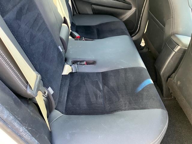 カローラフィールダー ハイブリッドＧ　エアロツアラー・ダブルバイビー　メモリーナビ　バックカメラ　Ｂｌｕｅｔｏｏｔｈ対応　フルセグＴＶ　スマートキー　スペアキー　プッシュスタート　ステアリングリモコン　純正エアロ　アルミホイール　ＨＩＤヘッドライト　電動格納ミラー（15枚目）