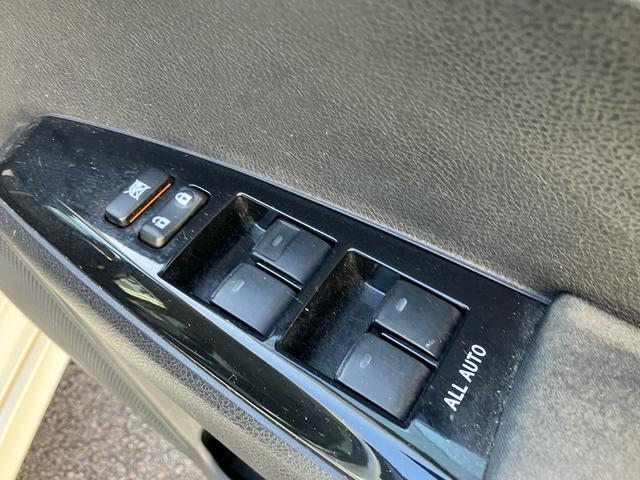 カローラフィールダー ハイブリッドＧ　エアロツアラー・ダブルバイビー　メモリーナビ　バックカメラ　Ｂｌｕｅｔｏｏｔｈ対応　フルセグＴＶ　スマートキー　スペアキー　プッシュスタート　ステアリングリモコン　純正エアロ　アルミホイール　ＨＩＤヘッドライト　電動格納ミラー（19枚目）