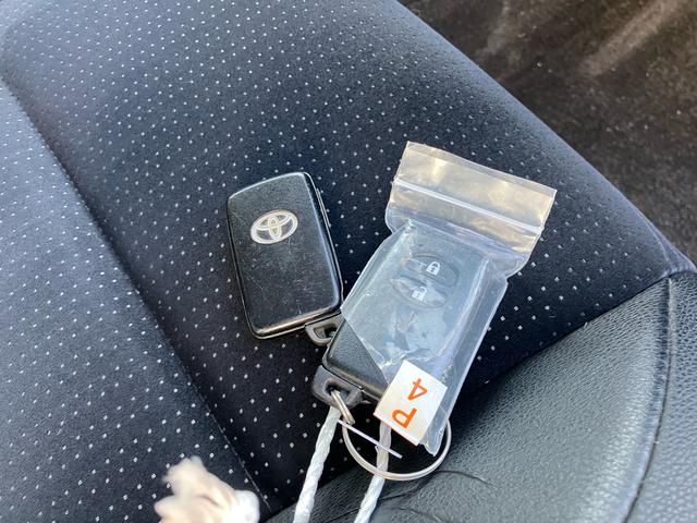 カローラフィールダー ハイブリッドＧ　エアロツアラー・ダブルバイビー　メモリーナビ　バックカメラ　Ｂｌｕｅｔｏｏｔｈ対応　フルセグＴＶ　スマートキー　スペアキー　プッシュスタート　ステアリングリモコン　純正エアロ　アルミホイール　ＨＩＤヘッドライト　電動格納ミラー（21枚目）