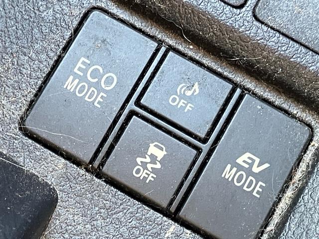 カローラフィールダー ハイブリッドＧ　エアロツアラー・ダブルバイビー　メモリーナビ　バックカメラ　Ｂｌｕｅｔｏｏｔｈ対応　フルセグＴＶ　スマートキー　スペアキー　プッシュスタート　ステアリングリモコン　純正エアロ　アルミホイール　ＨＩＤヘッドライト　電動格納ミラー（25枚目）