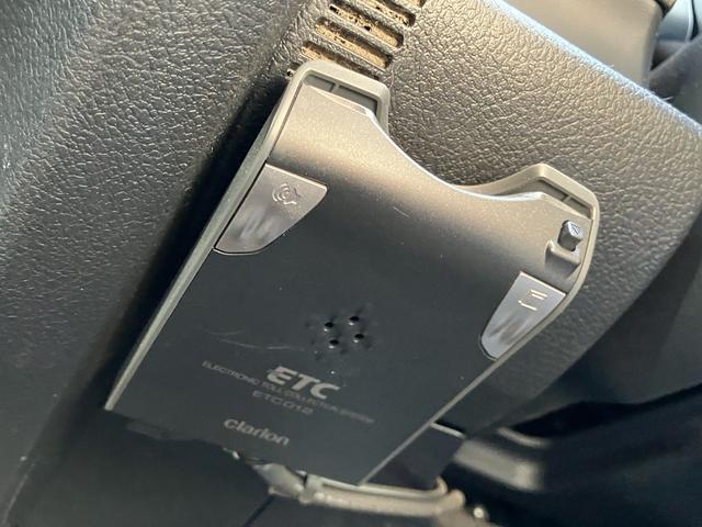 カローラフィールダー ハイブリッドＧ　エアロツアラー・ダブルバイビー　メモリーナビ　バックカメラ　Ｂｌｕｅｔｏｏｔｈ対応　フルセグＴＶ　スマートキー　スペアキー　プッシュスタート　ステアリングリモコン　純正エアロ　アルミホイール　ＨＩＤヘッドライト　電動格納ミラー（26枚目）