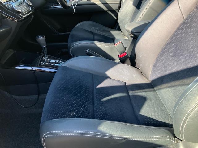 カローラフィールダー ハイブリッドＧ　エアロツアラー・ダブルバイビー　メモリーナビ　バックカメラ　Ｂｌｕｅｔｏｏｔｈ対応　フルセグＴＶ　スマートキー　スペアキー　プッシュスタート　ステアリングリモコン　純正エアロ　アルミホイール　ＨＩＤヘッドライト　電動格納ミラー（41枚目）