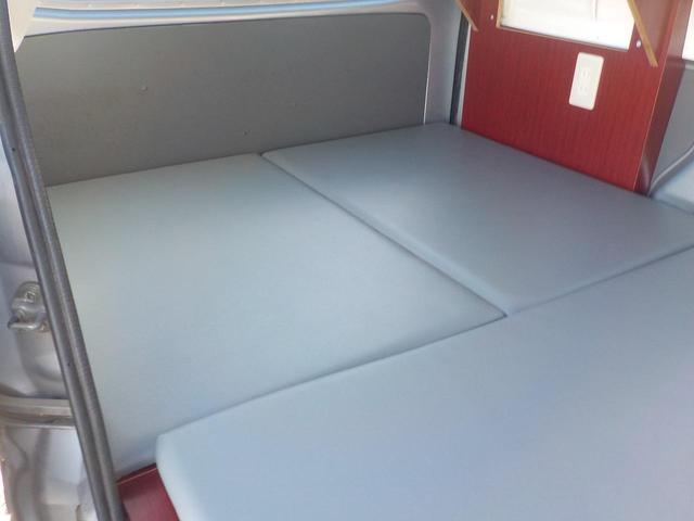 クリッパーバン 　キャンピング仕様　就寝ベッド　１００Ｖコンセント　テーブル　左右リア収納　キーレス（32枚目）