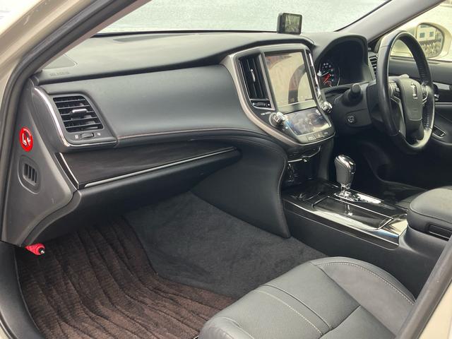 クラウンハイブリッド アスリートＧ　純正ＨＤＤナビ　フルセグＴＶ　バックカメラ　Ｂｌｕｅｔｏｏｔｈ対応　ＥＴＣ２．０　ドライブレコーダー　ブラックレザー　パワーシート　シートヒーター（42枚目）