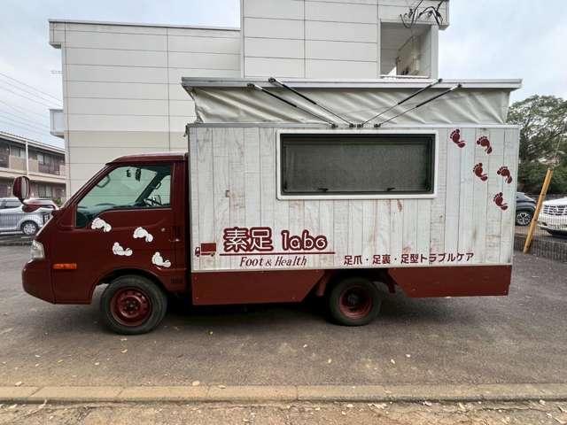 バネットトラック ロングスーパーローGL 2万K!CAT/エアコン/パワステ/パワーウィンドウ/Wタイヤ/ナビ/Bカメラ/ETC/ポップアップルーフ/出張作業/電動リクライニングチェア付/家庭用エアコン/照明/換気扇/外部電源接続/移動店舗(8枚目)