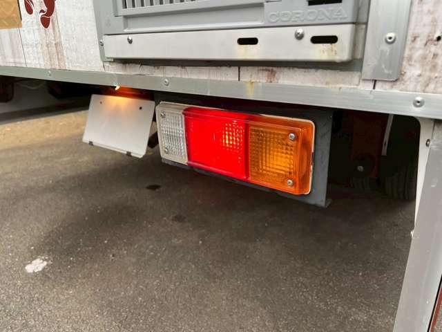 バネットトラック ロングスーパーローGL 2万K!CAT/エアコン/パワステ/パワーウィンドウ/Wタイヤ/ナビ/Bカメラ/ETC/ポップアップルーフ/出張作業/電動リクライニングチェア付/家庭用エアコン/照明/換気扇/外部電源接続/移動店舗(17枚目)