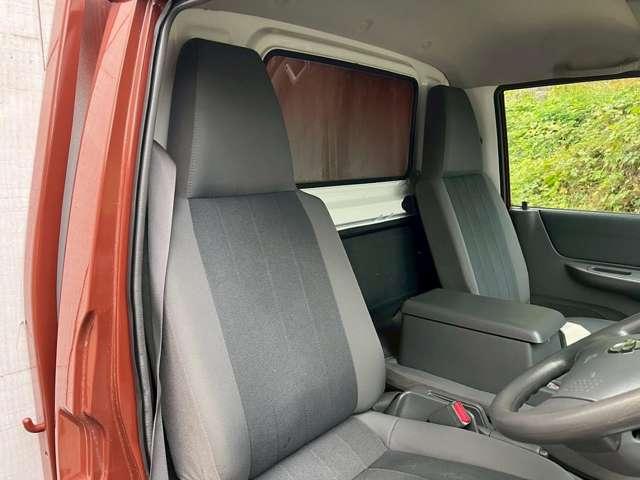 バネットトラック ロングスーパーローGL 2万K!CAT/エアコン/パワステ/パワーウィンドウ/Wタイヤ/ナビ/Bカメラ/ETC/ポップアップルーフ/出張作業/電動リクライニングチェア付/家庭用エアコン/照明/換気扇/外部電源接続/移動店舗(20枚目)