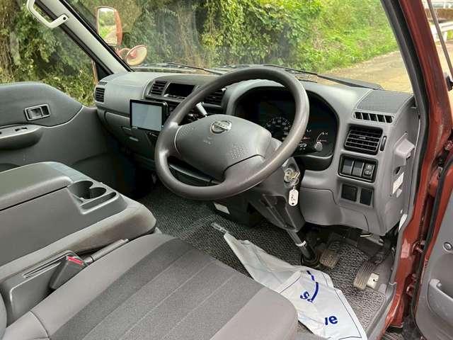 バネットトラック ロングスーパーローGL 2万K!CAT/エアコン/パワステ/パワーウィンドウ/Wタイヤ/ナビ/Bカメラ/ETC/ポップアップルーフ/出張作業/電動リクライニングチェア付/家庭用エアコン/照明/換気扇/外部電源接続/移動店舗(21枚目)