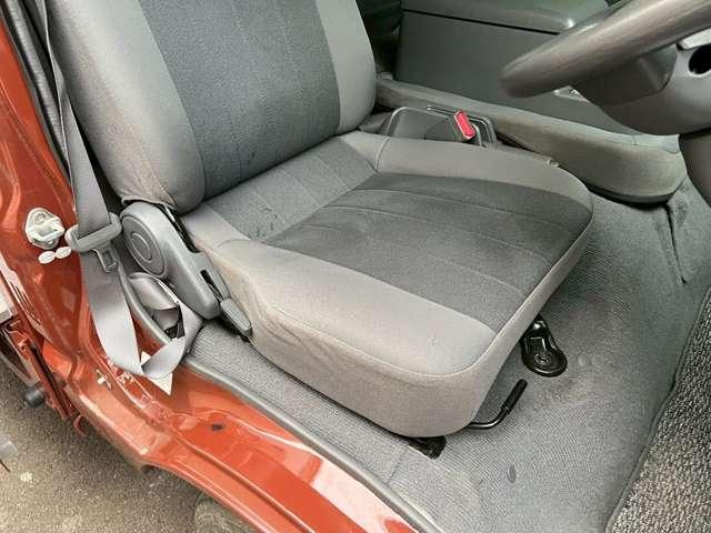 バネットトラック ロングスーパーローGL 2万K!CAT/エアコン/パワステ/パワーウィンドウ/Wタイヤ/ナビ/Bカメラ/ETC/ポップアップルーフ/出張作業/電動リクライニングチェア付/家庭用エアコン/照明/換気扇/外部電源接続/移動店舗(22枚目)