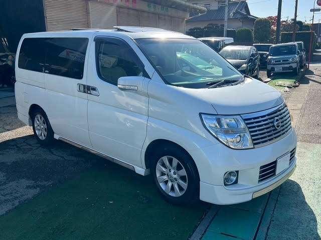 純正ナビゲーション／バックカメラ／サイドカメラ／可変モニター／リアモニター／両側パワースライドドア／ＨＩＤライト／フォグランプ／シートヒーター／オットマン／スマートキー／本革３列シート／