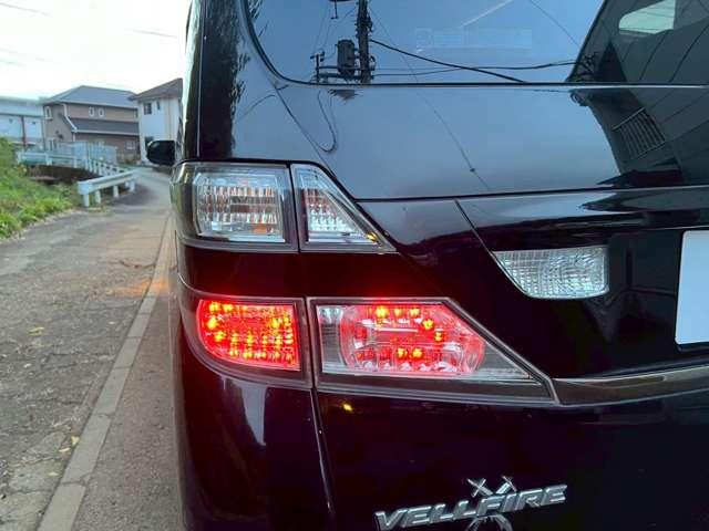 ヴェルファイア ２．４Ｚ　ＡＬＰＩＮＥ８ｉｎｃｈナビゲーション／フリップダウンモニター／バックカメラ／両側パワースライドドア／スマートキー＆プッシュスタート／ウッドコンビステアリング／レーダー／ＥＴＣ／純正アルミ／純正ＨＩＤ（20枚目）
