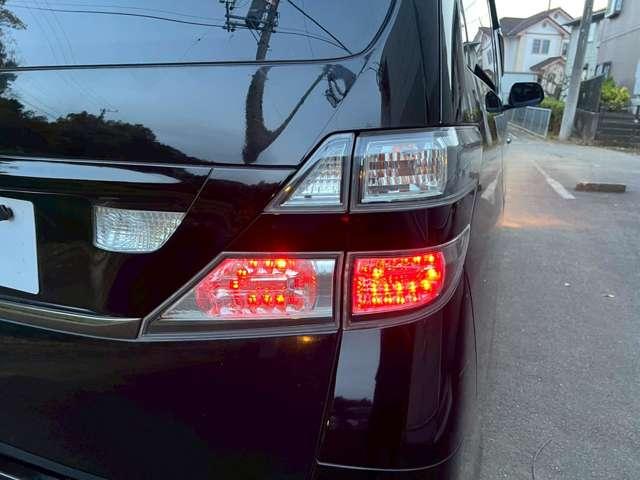 ヴェルファイア ２．４Ｚ　ＡＬＰＩＮＥ８ｉｎｃｈナビゲーション／フリップダウンモニター／バックカメラ／両側パワースライドドア／スマートキー＆プッシュスタート／ウッドコンビステアリング／レーダー／ＥＴＣ／純正アルミ／純正ＨＩＤ（21枚目）