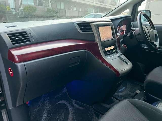 ヴェルファイア ２．４Ｚ　ＡＬＰＩＮＥ８ｉｎｃｈナビゲーション／フリップダウンモニター／バックカメラ／両側パワースライドドア／スマートキー＆プッシュスタート／ウッドコンビステアリング／レーダー／ＥＴＣ／純正アルミ／純正ＨＩＤ（25枚目）