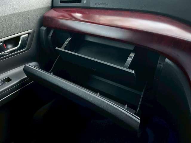 ヴェルファイア ２．４Ｚ　ＡＬＰＩＮＥ８ｉｎｃｈナビゲーション／フリップダウンモニター／バックカメラ／両側パワースライドドア／スマートキー＆プッシュスタート／ウッドコンビステアリング／レーダー／ＥＴＣ／純正アルミ／純正ＨＩＤ（52枚目）