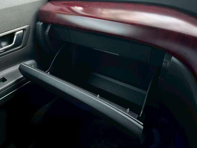 ヴェルファイア ２．４Ｚ　ＡＬＰＩＮＥ８ｉｎｃｈナビゲーション／フリップダウンモニター／バックカメラ／両側パワースライドドア／スマートキー＆プッシュスタート／ウッドコンビステアリング／レーダー／ＥＴＣ／純正アルミ／純正ＨＩＤ（53枚目）