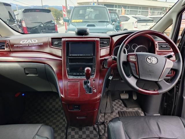 ヴェルファイア ２．４Ｚ　ＨＫＳ車高調　ＷＯＲＫ２０インチアルミホイール　ブラックレザー調シートカバー　車外グリル　フルセグＴＶ　フリップダウンモニター　スマートキー　両側パワースライドドア（3枚目）