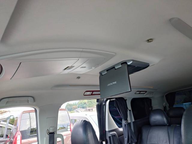 ヴェルファイア ２．４Ｚ　ＨＫＳ車高調　ＷＯＲＫ２０インチアルミホイール　ブラックレザー調シートカバー　車外グリル　フルセグＴＶ　フリップダウンモニター　スマートキー　両側パワースライドドア（12枚目）