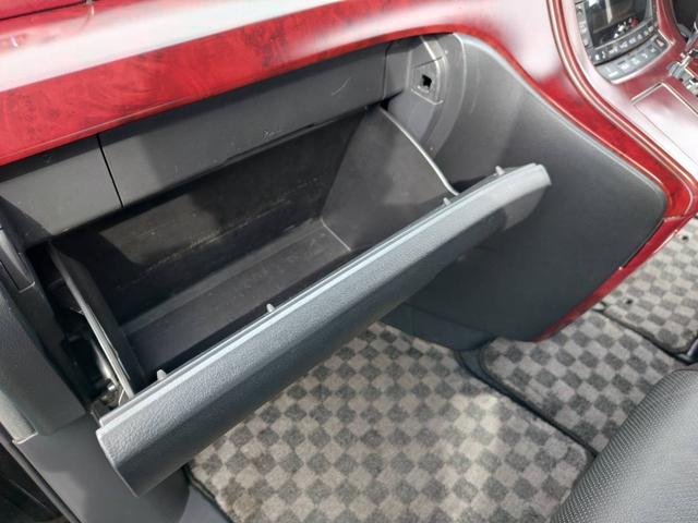 ヴェルファイア ２．４Ｚ　ＨＫＳ車高調　ＷＯＲＫ２０インチアルミホイール　ブラックレザー調シートカバー　車外グリル　フルセグＴＶ　フリップダウンモニター　スマートキー　両側パワースライドドア（14枚目）