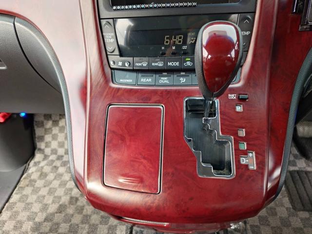 ヴェルファイア ２．４Ｚ　ＨＫＳ車高調　ＷＯＲＫ２０インチアルミホイール　ブラックレザー調シートカバー　車外グリル　フルセグＴＶ　フリップダウンモニター　スマートキー　両側パワースライドドア（15枚目）