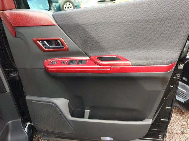 ヴェルファイア ２．４Ｚ　ＨＫＳ車高調　ＷＯＲＫ２０インチアルミホイール　ブラックレザー調シートカバー　車外グリル　フルセグＴＶ　フリップダウンモニター　スマートキー　両側パワースライドドア（19枚目）