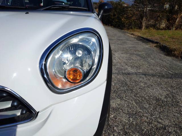 ＭＩＮＩ クーパー　クロスオーバー　走行４．９万キロ　６速マニュアル　純正アルミ　キーレス　ツートンカラー（4枚目）