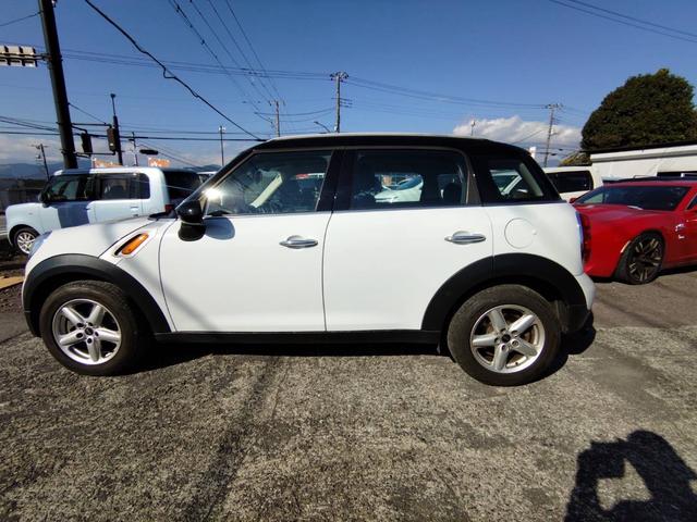 ＭＩＮＩ クーパー　クロスオーバー　走行４．９万キロ　６速マニュアル　純正アルミ　キーレス　ツートンカラー（11枚目）