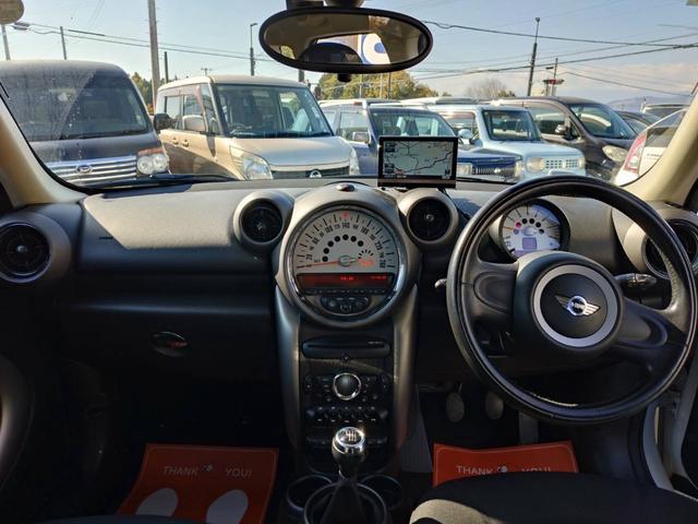 ＭＩＮＩ クーパー　クロスオーバー　走行４．９万キロ　６速マニュアル　純正アルミ　キーレス　ツートンカラー（14枚目）