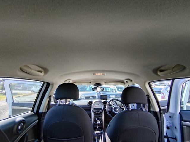 ＭＩＮＩ クーパー　クロスオーバー　走行４．９万キロ　６速マニュアル　純正アルミ　キーレス　ツートンカラー（19枚目）