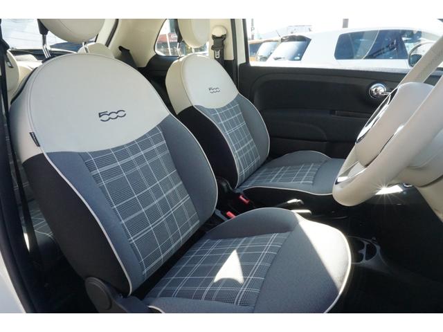 シートはチェックでかわいいです。