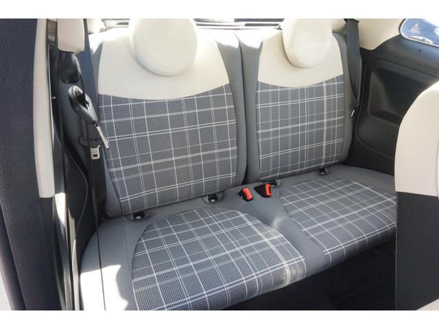 後ろはすごく広いわけではないですが大人もしっかり乗れます。みんなでお出かけしたいですね。