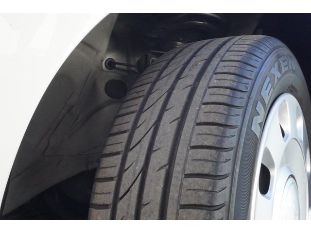 タイヤの溝はたっぷりあります。まだまだ交換の必要は無いですね。