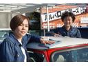 我々がお客様の対応をいたします。大庭(右)と関戸(左)です。毎日洗車したり車をきれいにしたりしてます。輸入車好きの二人です。よろしくお願いします。