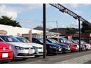 展示場です。いつでも車をきれいにしてお客様をお待ちしています。