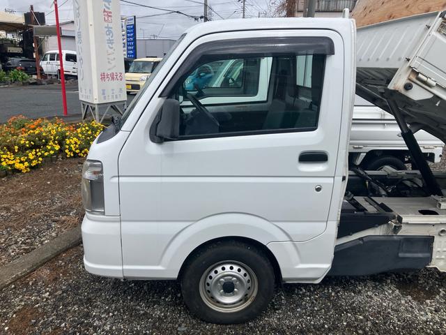 キャリイトラック 　４ＷＤ　５速マニュアル　エアコン　パワーステアリング　ダンプ　ドアバイザー　フロアマット　エアバッグ（8枚目）