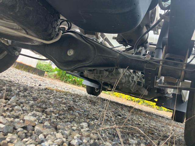 キャリイトラック 　４ＷＤ　５速マニュアル　エアコン　パワーステアリング　ダンプ　ドアバイザー　フロアマット　エアバッグ（15枚目）