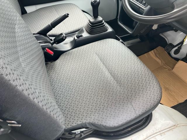 キャリイトラック 　４ＷＤ　５速マニュアル　エアコン　パワーステアリング　ダンプ　ドアバイザー　フロアマット　エアバッグ（20枚目）