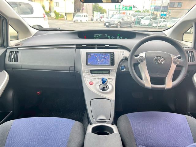 プリウス Ｓ　ドライブレコーダー　ＥＴＣ　バックカメラ　ナビ　ＴＶ　アルミホイール　オートライト　ＨＩＤ　ＣＶＴ　スマートキー　電動格納ミラー　盗難防止システム　ＣＤ　ミュージックプレイヤー接続可（2枚目）