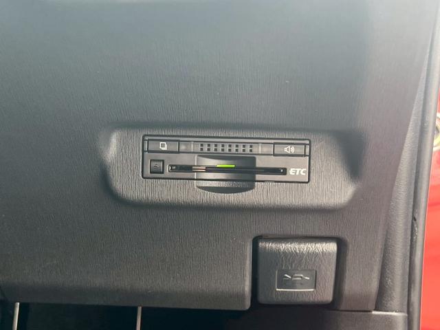 プリウス Ｓ　ドライブレコーダー　ＥＴＣ　バックカメラ　ナビ　ＴＶ　アルミホイール　オートライト　ＨＩＤ　ＣＶＴ　スマートキー　電動格納ミラー　盗難防止システム　ＣＤ　ミュージックプレイヤー接続可（12枚目）